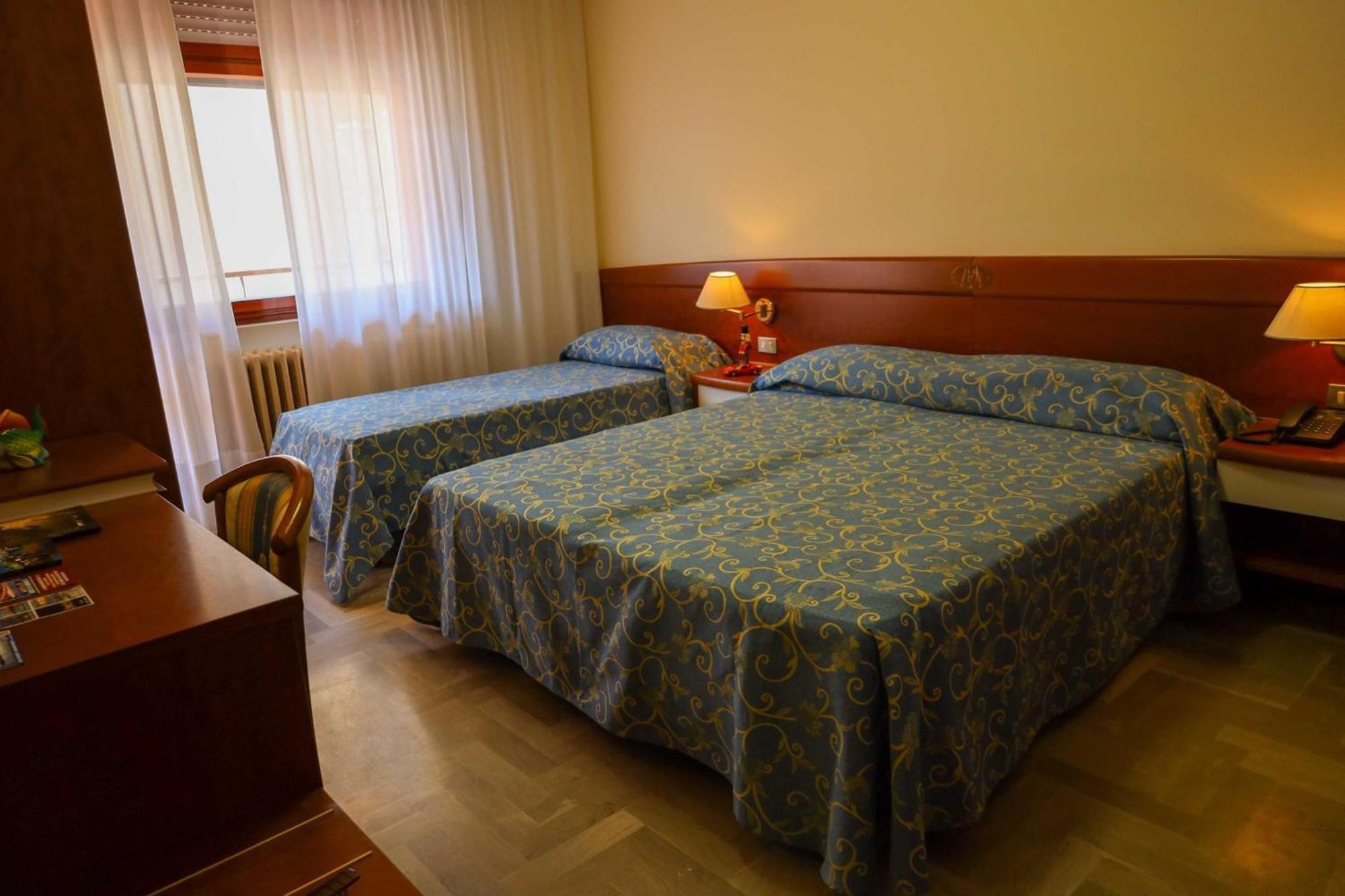 Easy Hotel Meryon ซอตโตมารีนา ภายนอก รูปภาพ