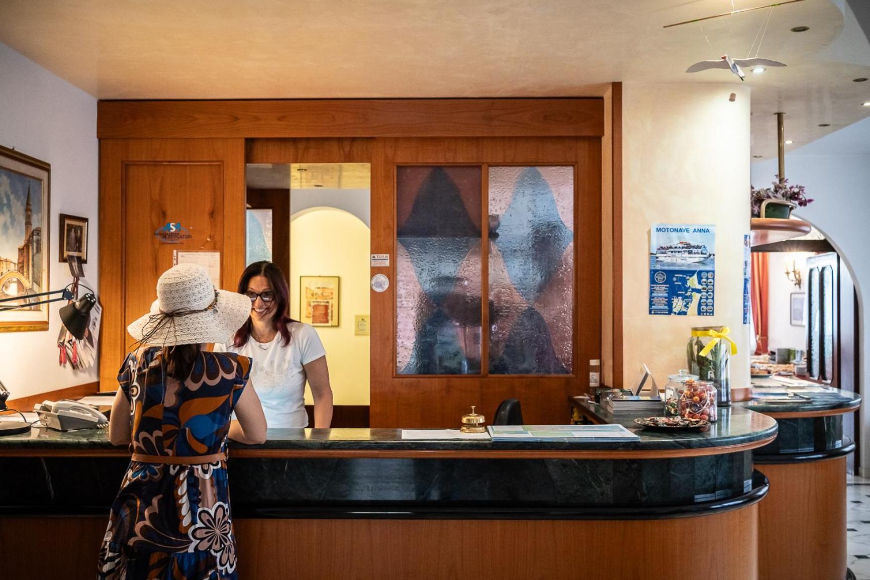Easy Hotel Meryon ซอตโตมารีนา ภายนอก รูปภาพ