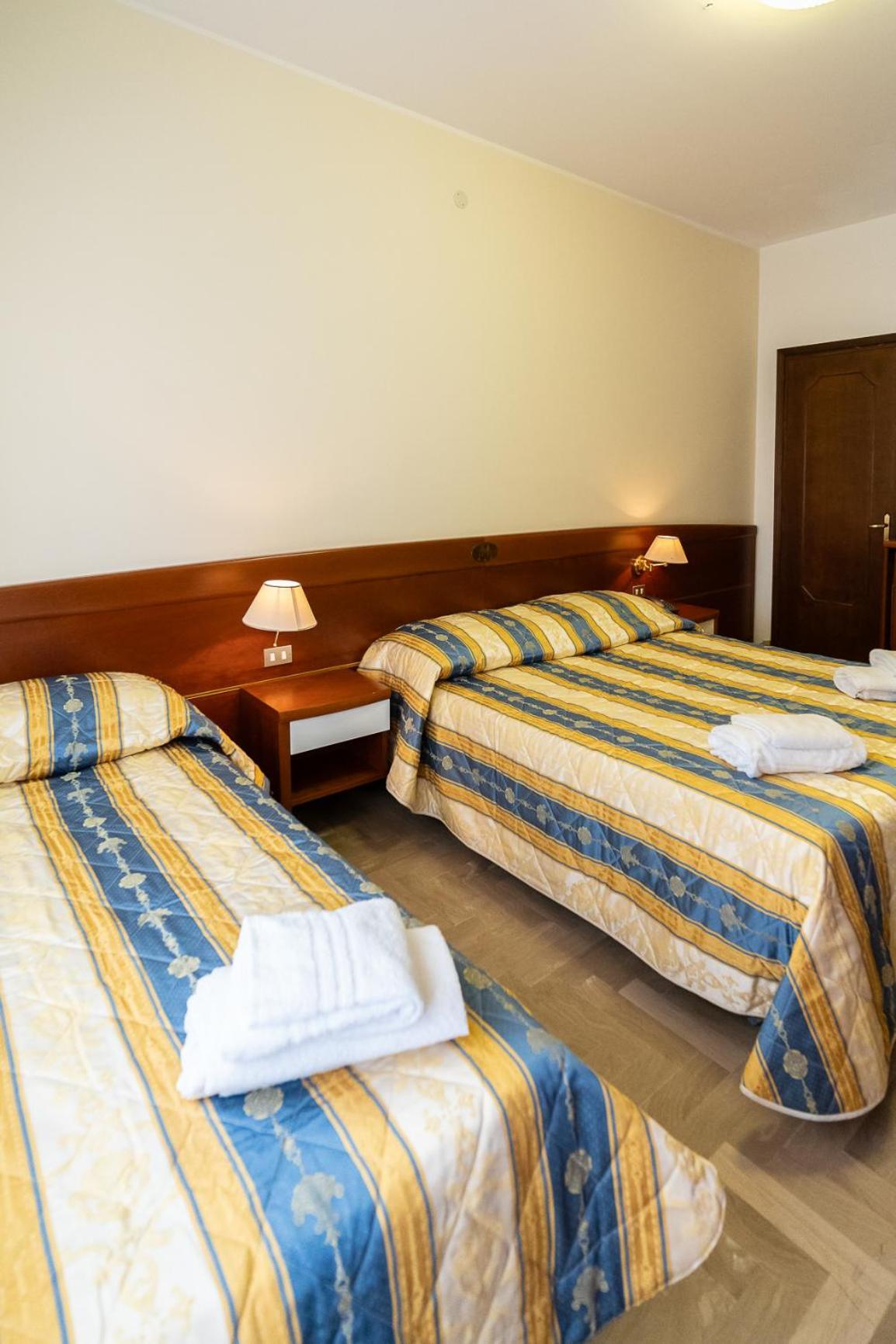 Easy Hotel Meryon ซอตโตมารีนา ห้อง รูปภาพ