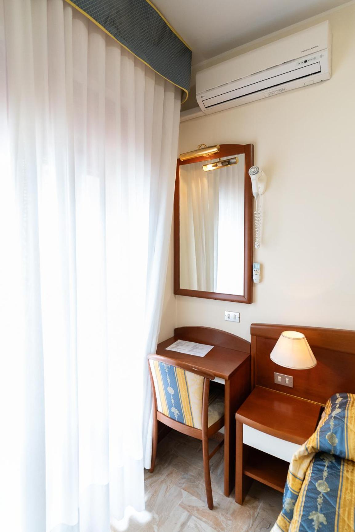 Easy Hotel Meryon ซอตโตมารีนา ห้อง รูปภาพ